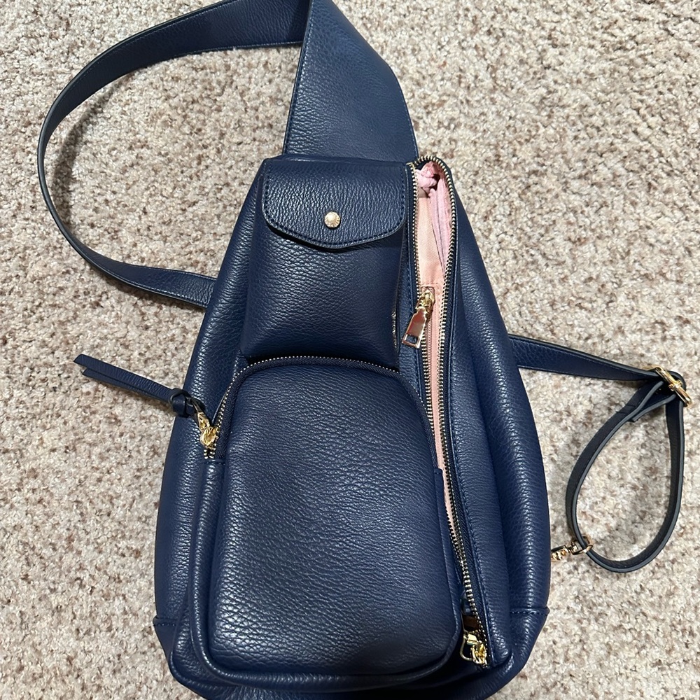 POPPY & PEONIES EN ROUTE SLING BAG - NAVY